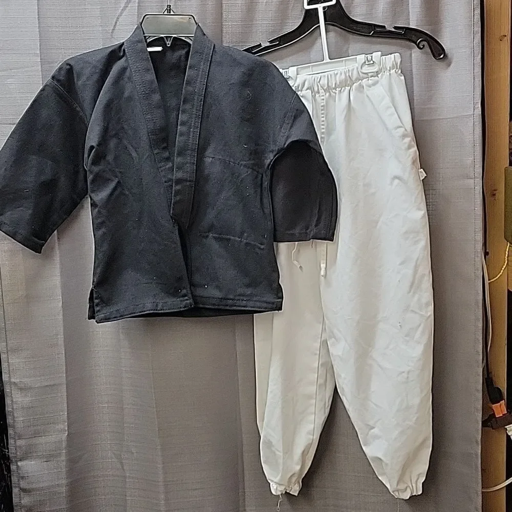 Dynamics Tae Kwon Do childrens outfit sz 00/130‎